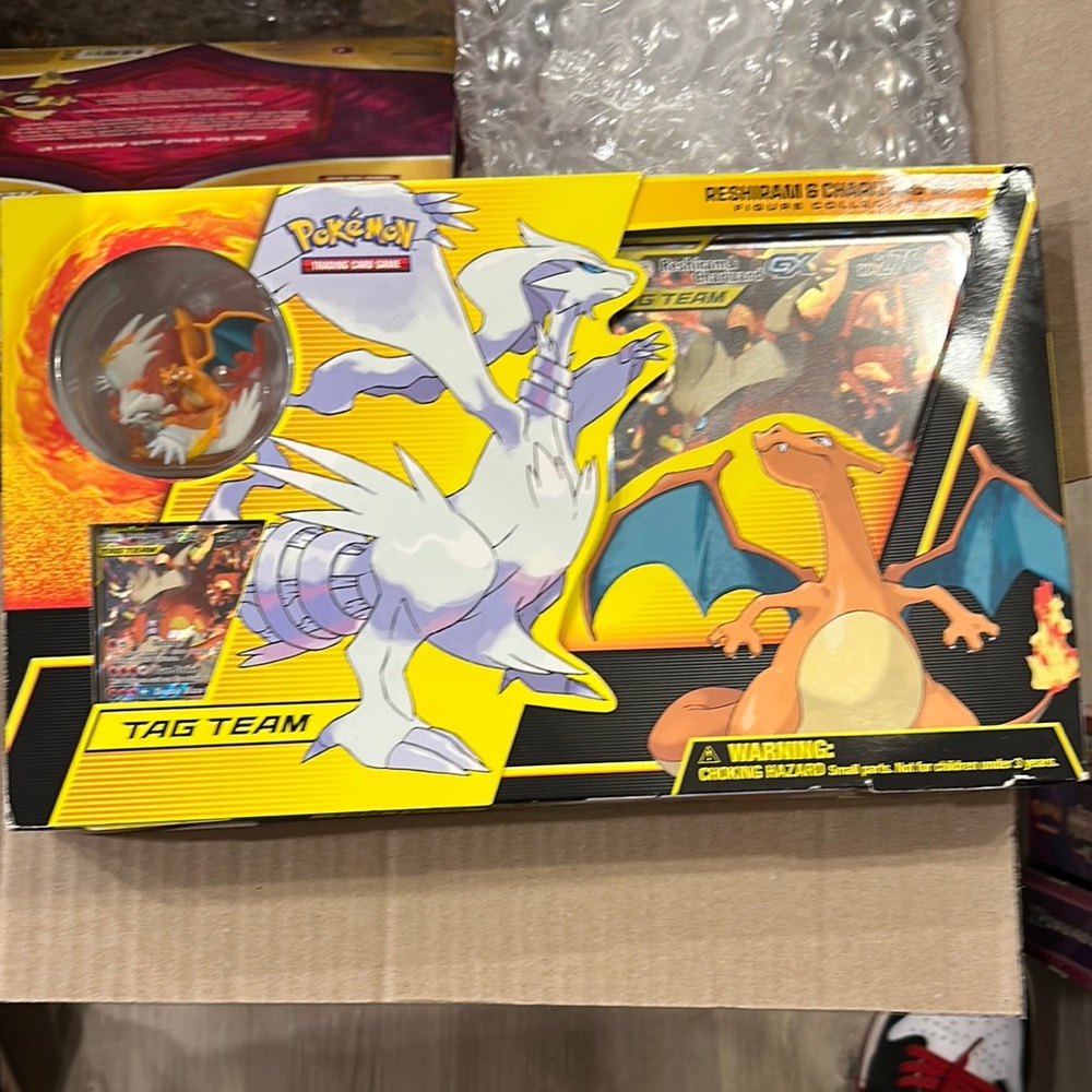 Pokemon Reshiram & Charizard Tag Team Box